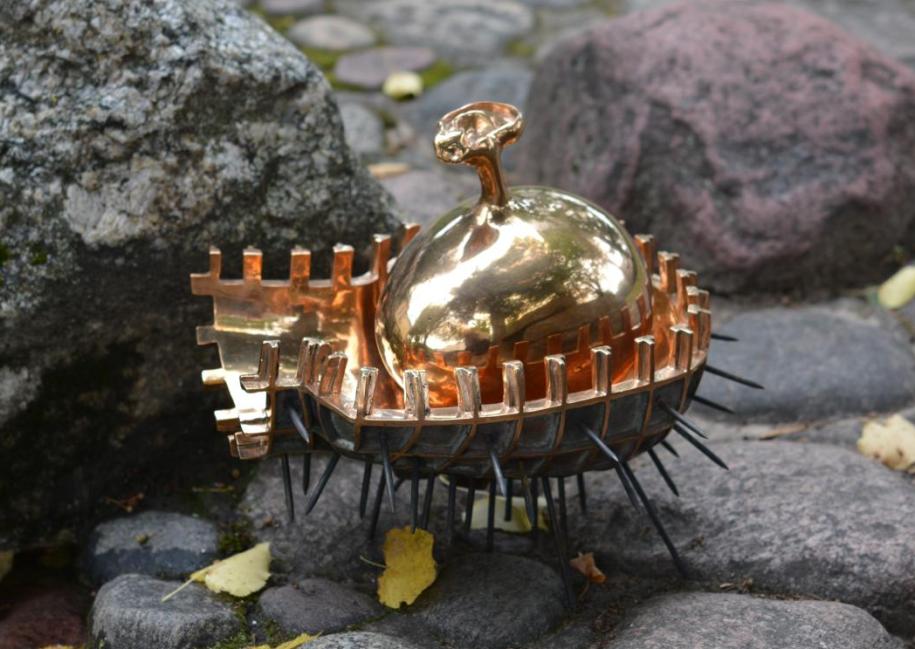INNER AND OUTER FORM III, 2014, bronze.